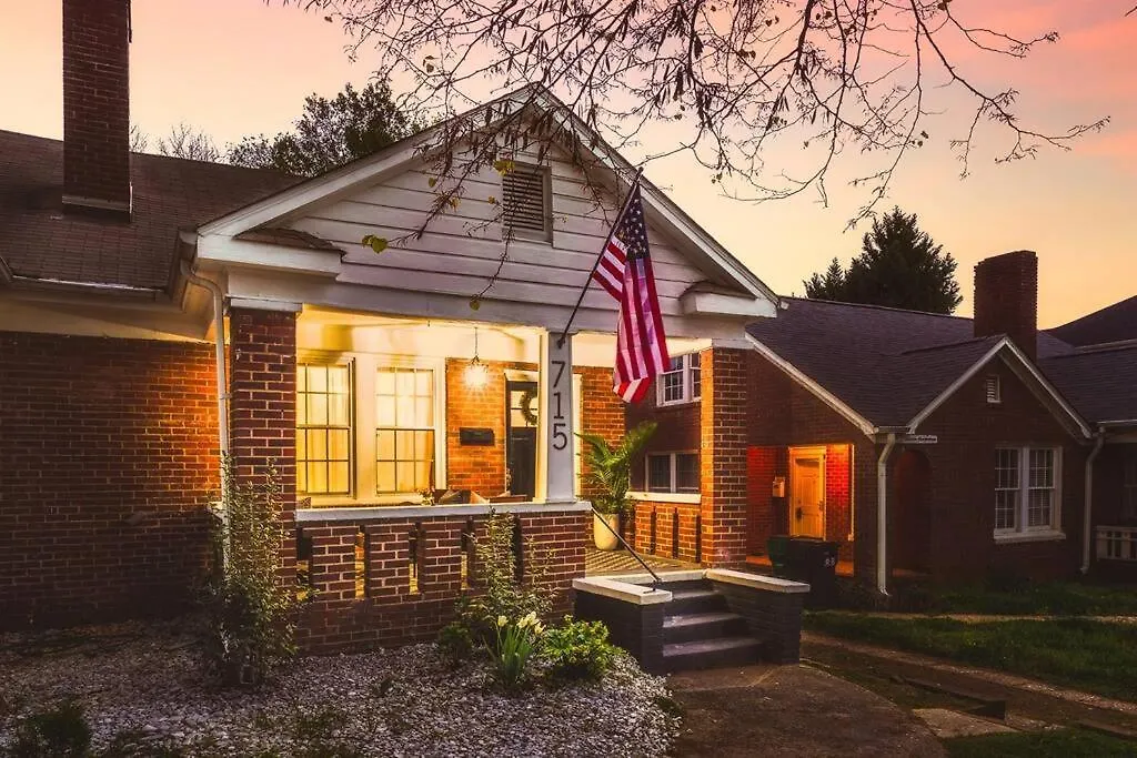 Prime Spot! Perfect For Families! Backyard Bliss Villa Charlotte